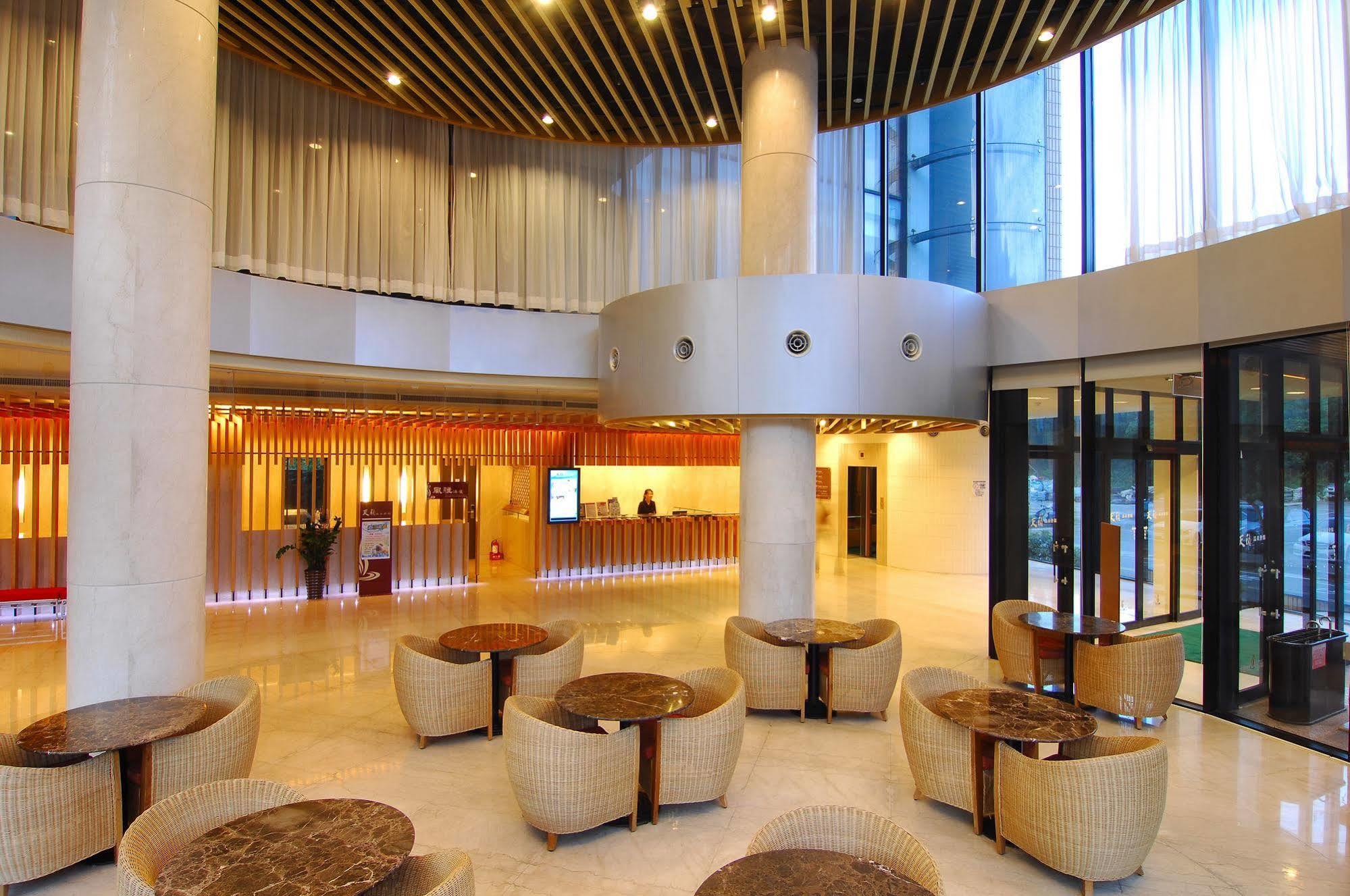 หยางหมิง ซานเทียนไล้ รีสอร์ต แอนด์ สปา Hotel จินซาน ภายนอก รูปภาพ